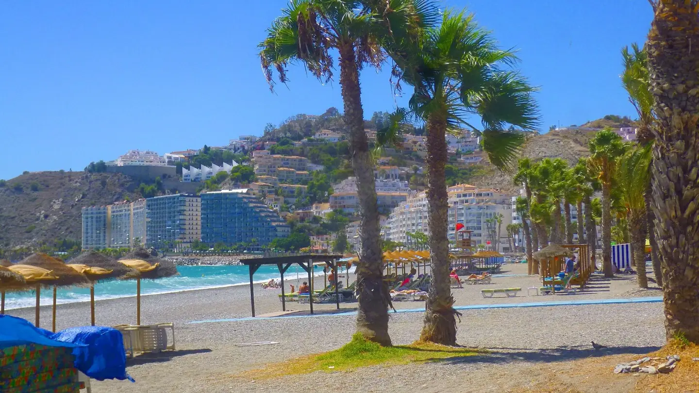 Vista de Almuñécar: Playa de San Cristóbal (Almuñécar, Granada)