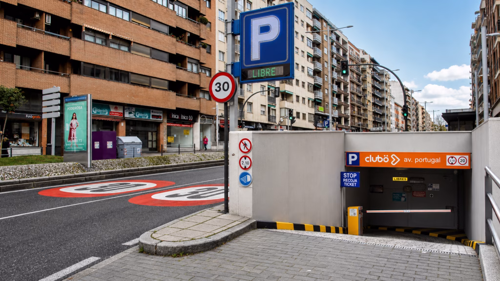 Aparcamiento para visitar El Corte Inglés María Auxiliadora