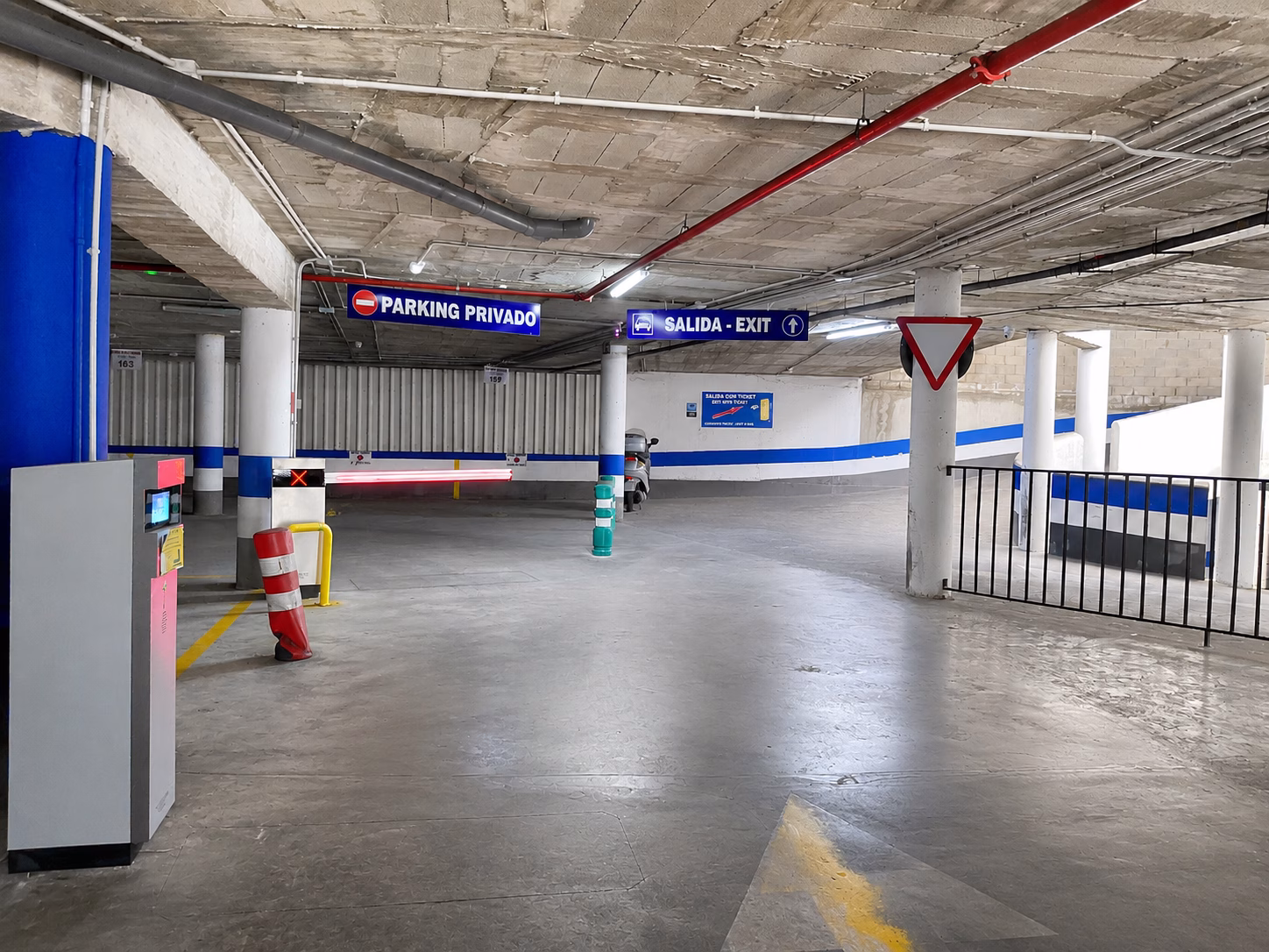 Aparcamiento Clubö Frigiliana 12