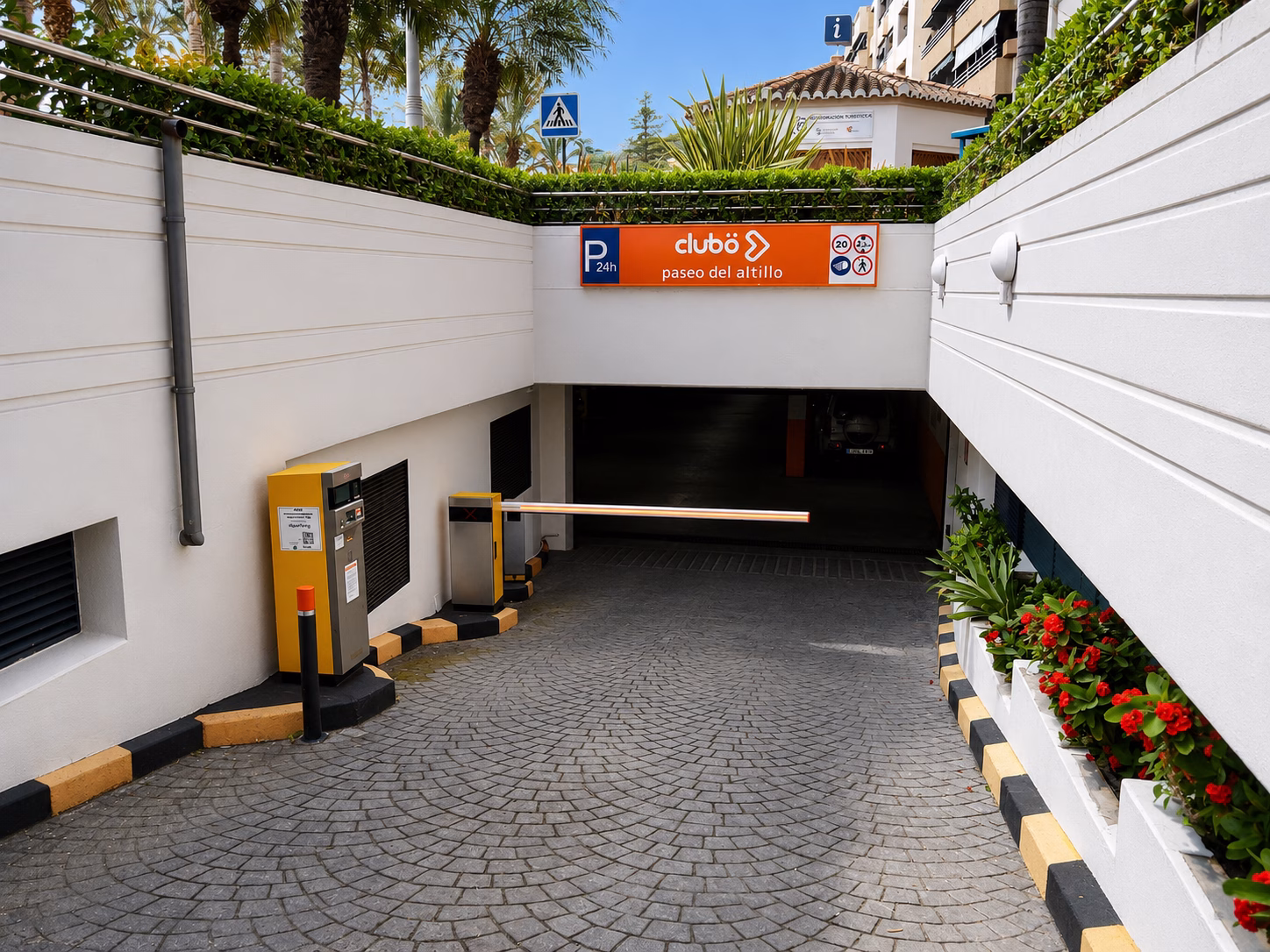 Aparcamiento Clubö Paseo del Altillo Almuñécar 32